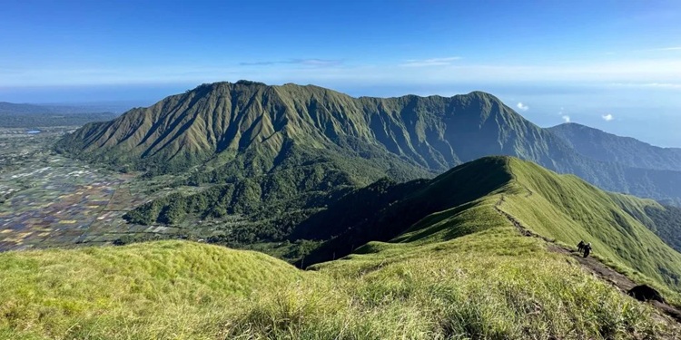Bukit anak dara, Sumber: mujitrekker.com